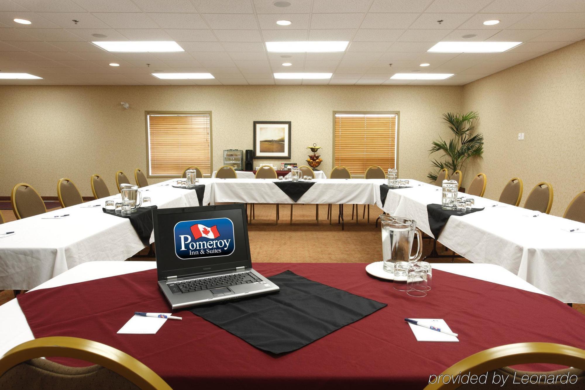 Pomeroy Inn And Suites Chetwynd Extérieur photo