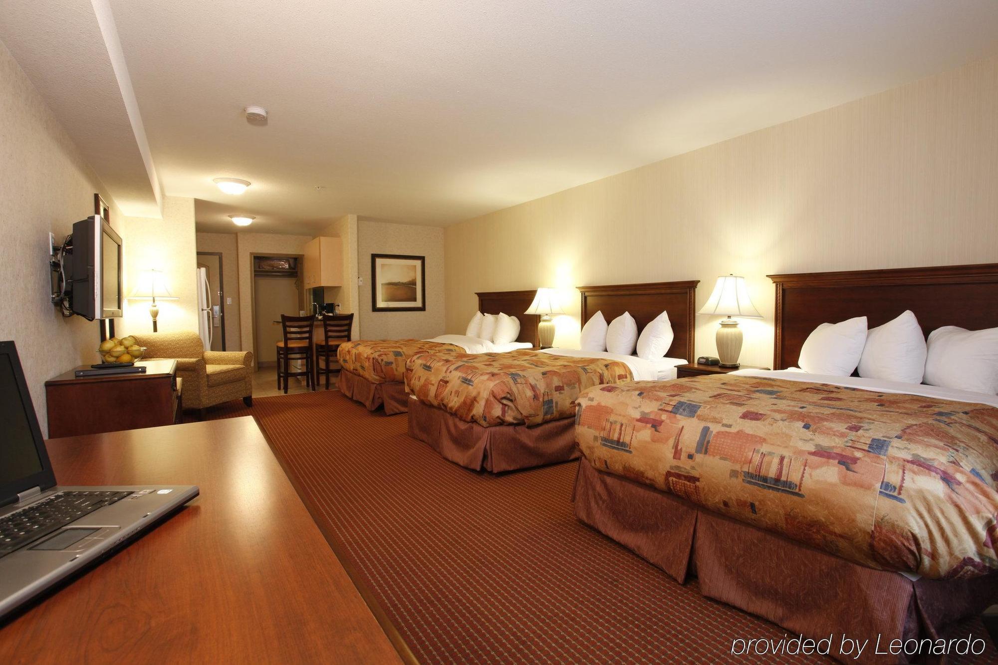Pomeroy Inn And Suites Chetwynd Extérieur photo