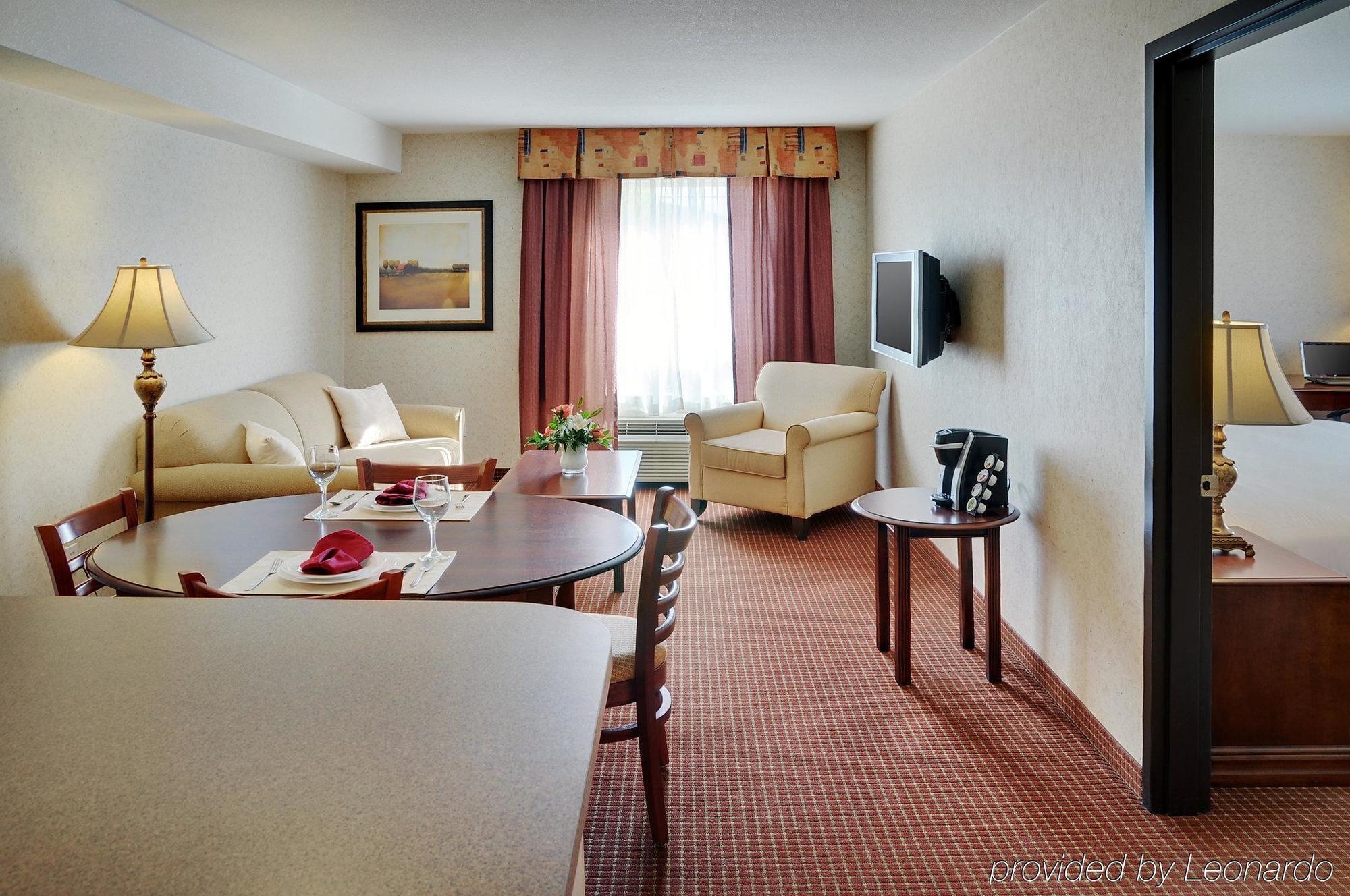 Pomeroy Inn And Suites Chetwynd Extérieur photo