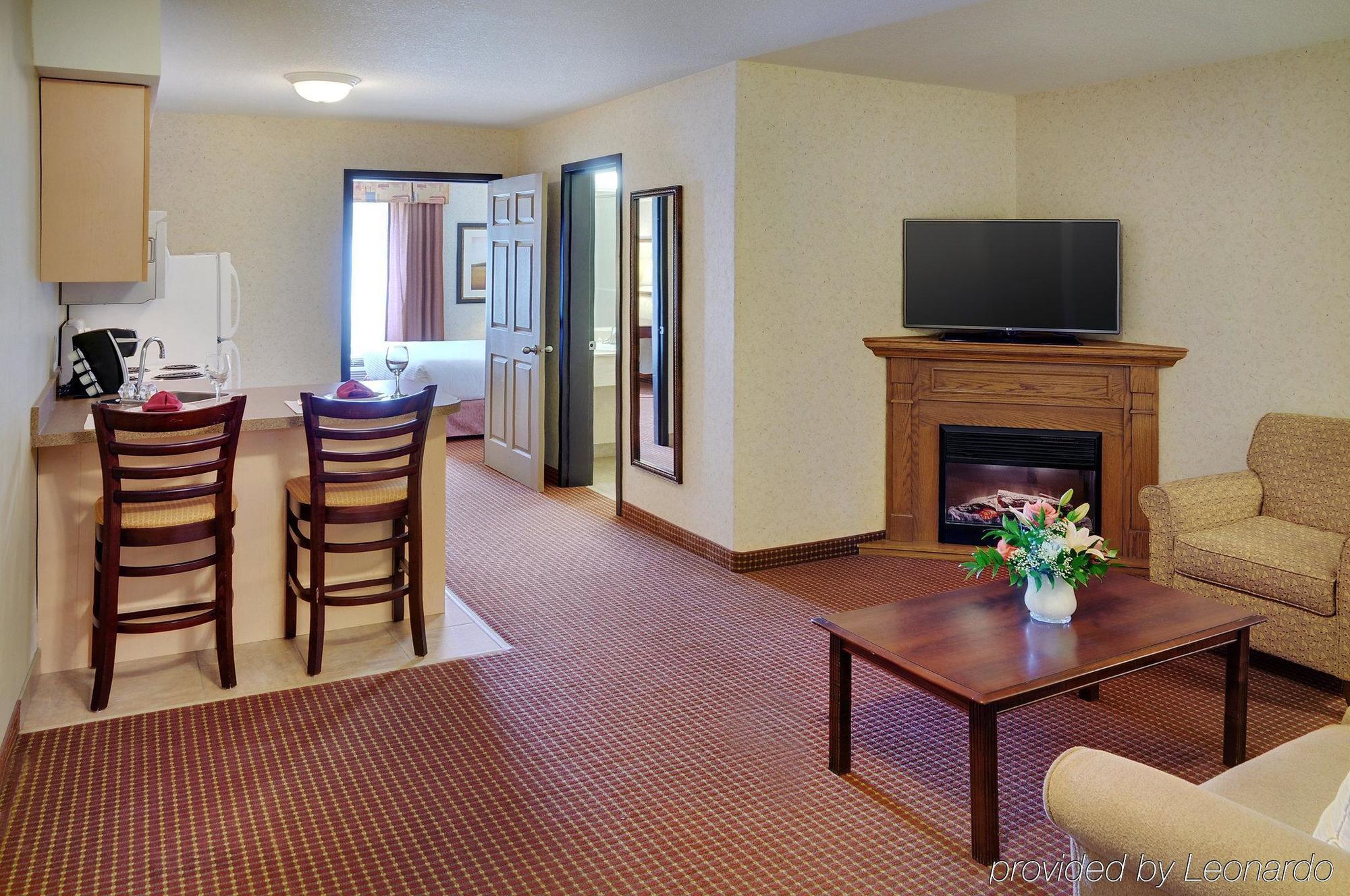Pomeroy Inn And Suites Chetwynd Extérieur photo