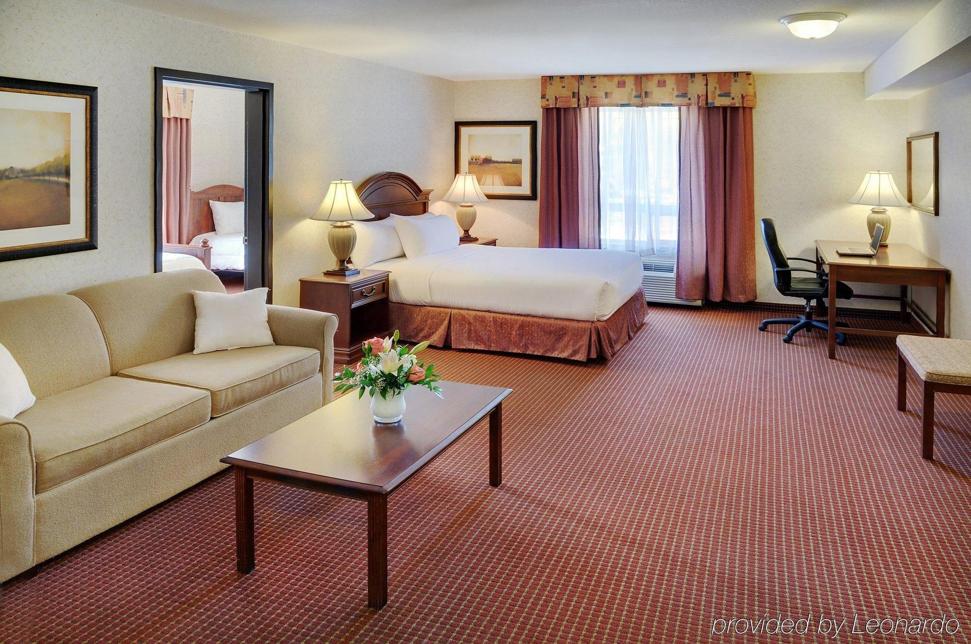 Pomeroy Inn And Suites Chetwynd Extérieur photo
