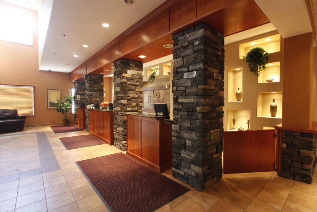 Pomeroy Inn And Suites Chetwynd Extérieur photo