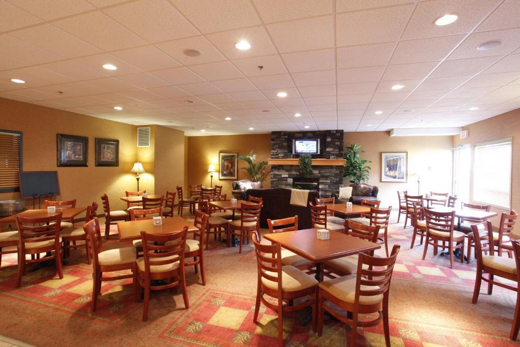 Pomeroy Inn And Suites Chetwynd Extérieur photo