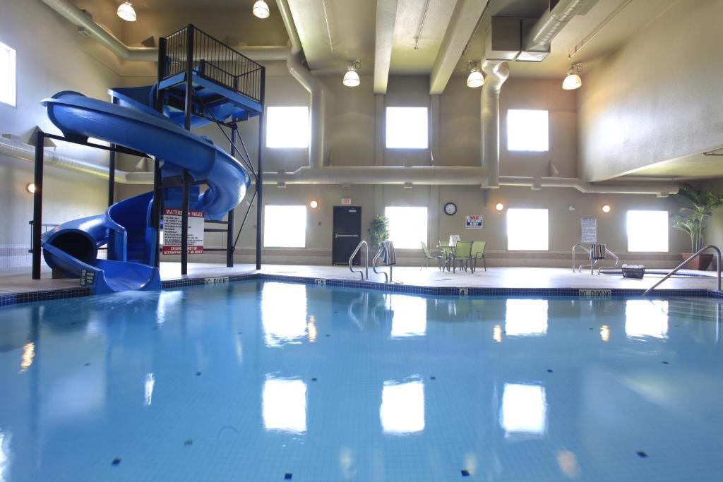 Pomeroy Inn And Suites Chetwynd Extérieur photo