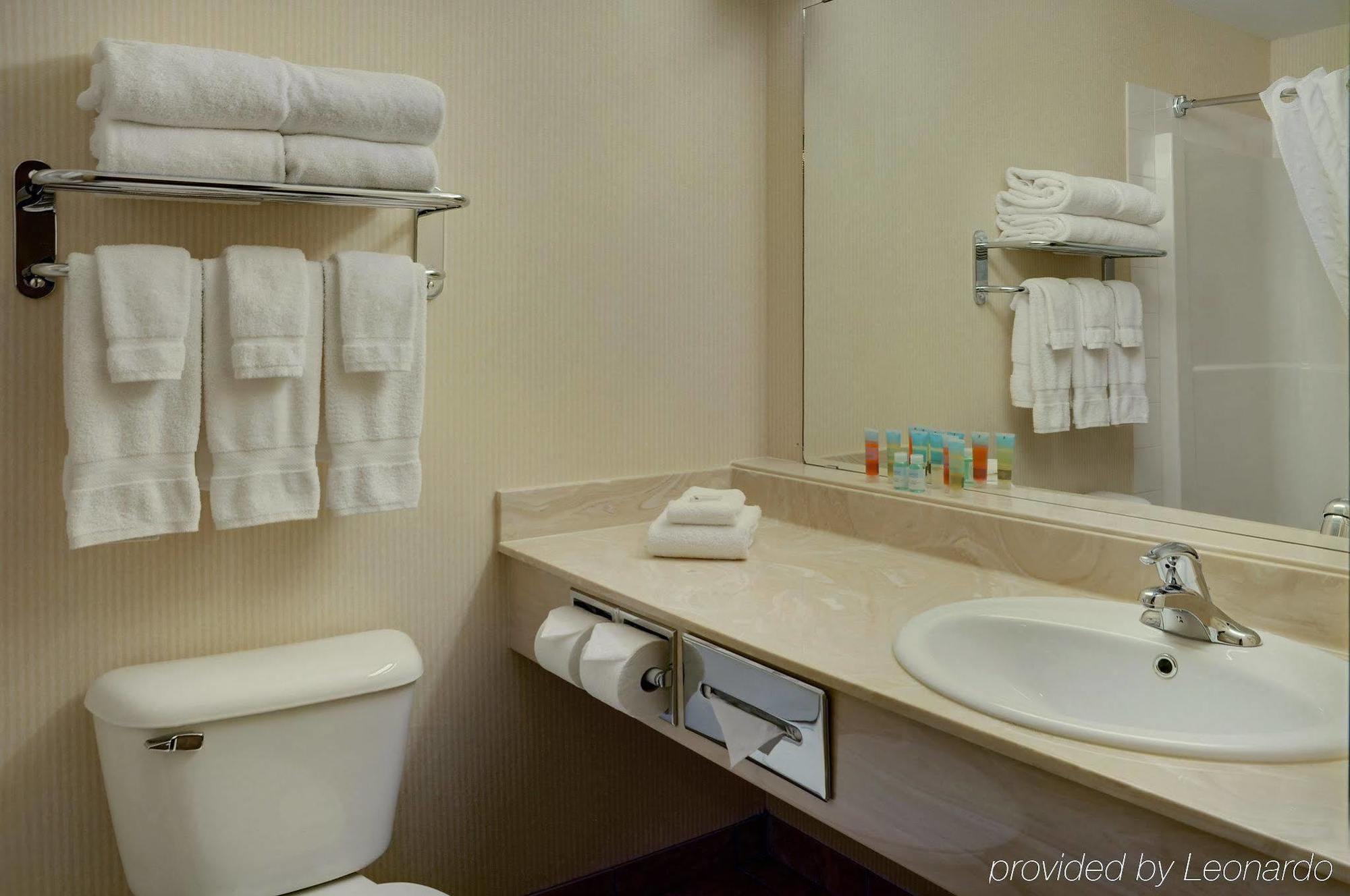 Pomeroy Inn And Suites Chetwynd Extérieur photo