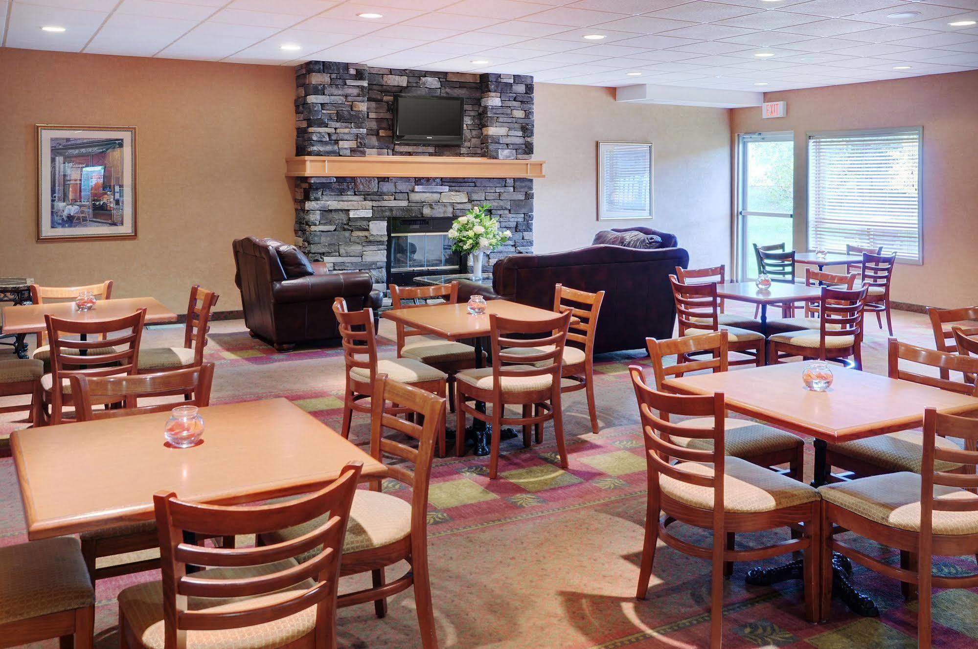 Pomeroy Inn And Suites Chetwynd Extérieur photo