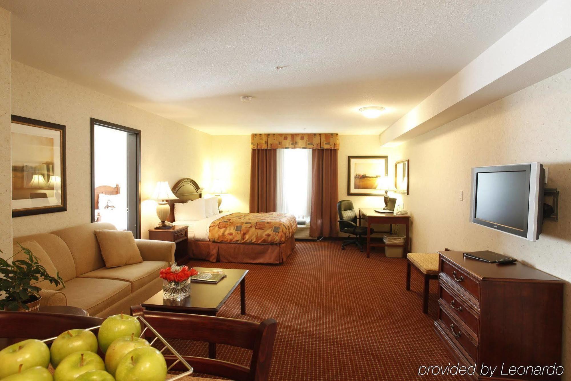 Pomeroy Inn And Suites Chetwynd Extérieur photo