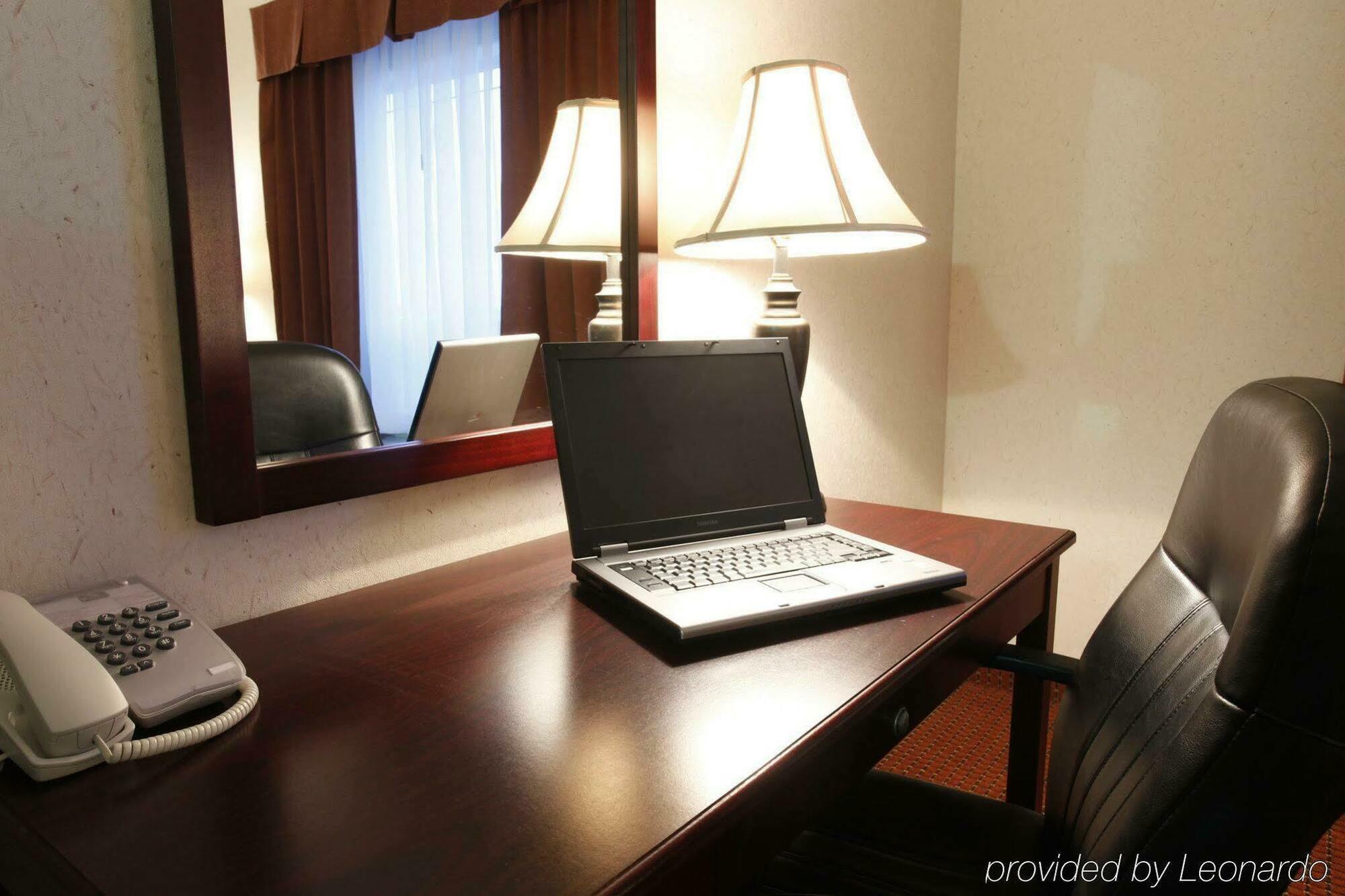 Pomeroy Inn And Suites Chetwynd Extérieur photo